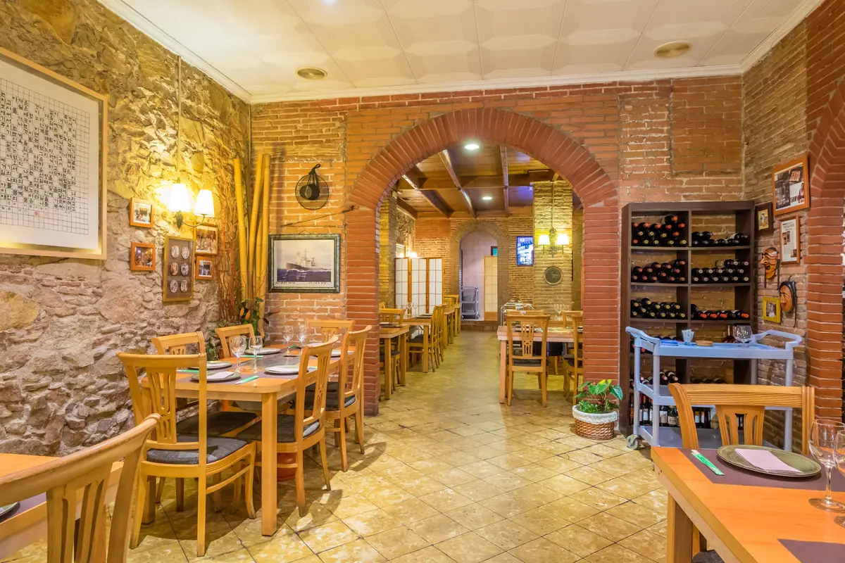 Dining room and interior 7